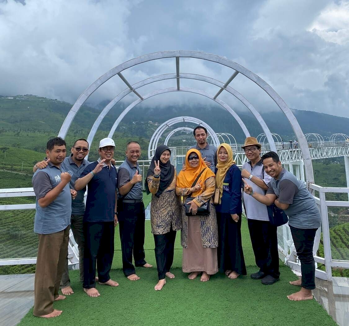 Kemuning Sky Hills, Jembatan Kaca Paling Hits di Jawa Tengah
